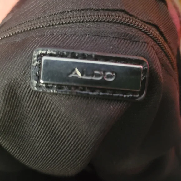 Black Leather Chain-Embellished Women's Bag - Picture 9 of 10